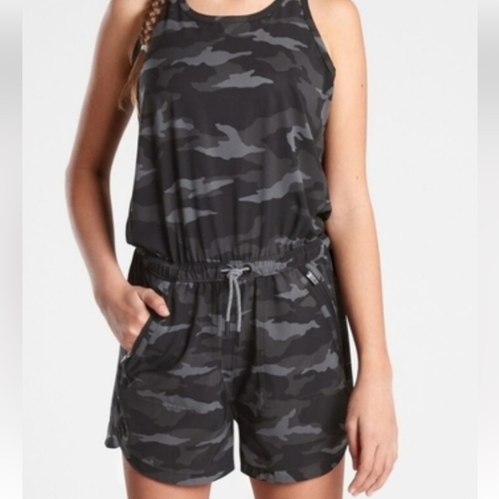 Athleta Girl Romper Onesie Black Gray Camouflage Pockets M 8/10